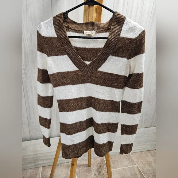 Sweater - Picture 1 of 3